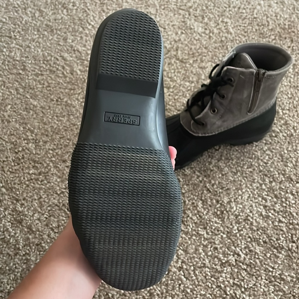 Sperry - Picture 2 of 4